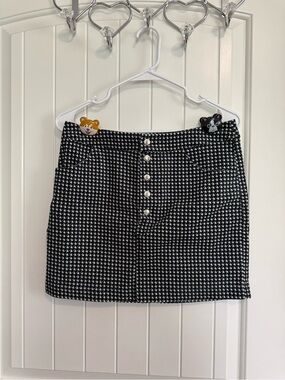 Forever 21 Black and White Houndstooth Button Mini Skirt